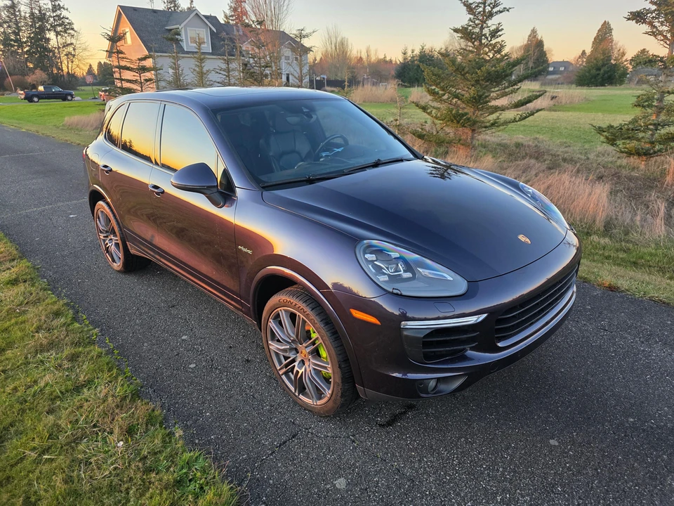 2017 Porsche 958 Cayenne S - Image 25 of 31