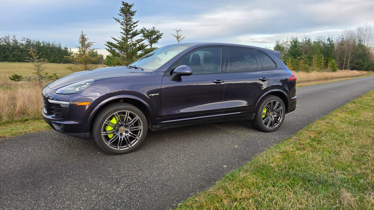 2017 Porsche 958 Cayenne S - Image 16 of 31