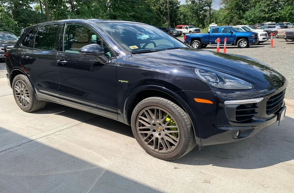 2017 Porsche Cayenne - Image 2 of 6