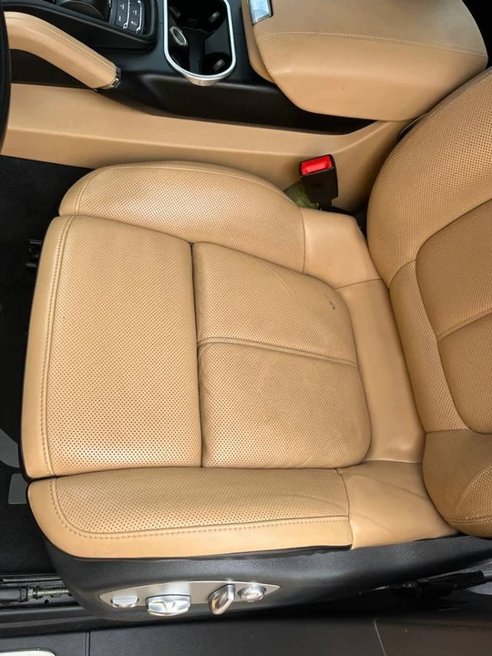 2017 Porsche Cayenne - Image 16 of 19