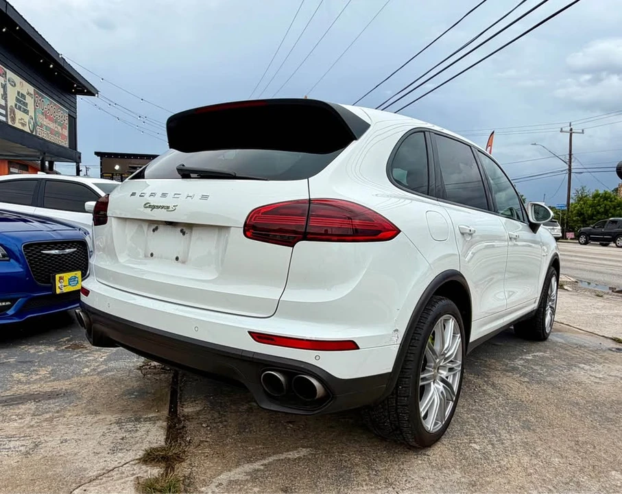 2017 Porsche 958 Cayenne - Image 4 of 16