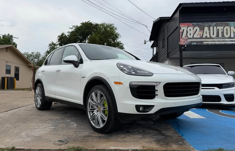 2017 Porsche 958 Cayenne - Image 2 of 16