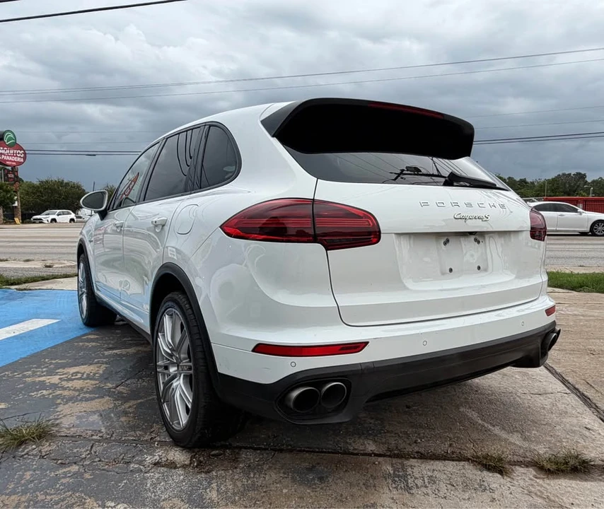 2017 Porsche 958 Cayenne - Image 5 of 16