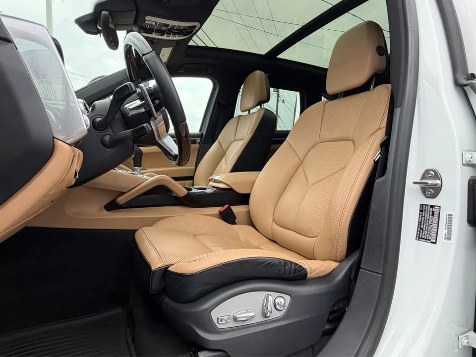 2017 Porsche 958 Cayenne - Image 9 of 16