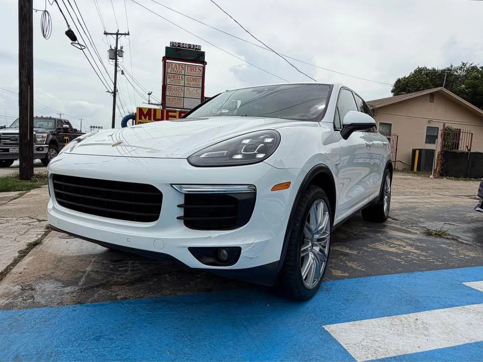 2017 Porsche 958 Cayenne - Image 6 of 16