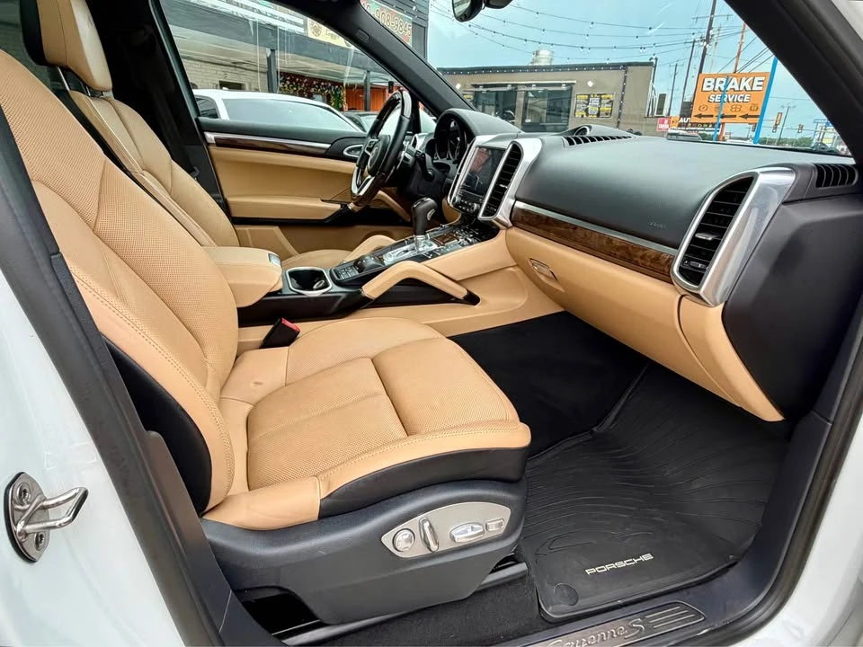 2017 Porsche 958 Cayenne - Image 8 of 16