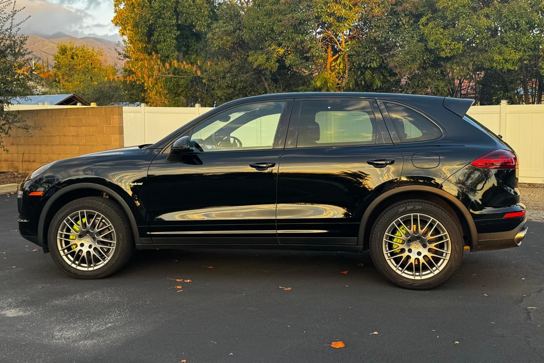 2017 Porsche 958 Cayenne S - Image 3 of 31