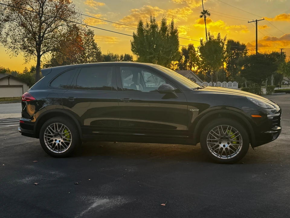 2017 Porsche 958 Cayenne S - Image 8 of 31