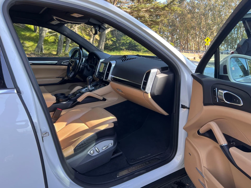 2017 Porsche 958 Cayenne - Image 25 of 31