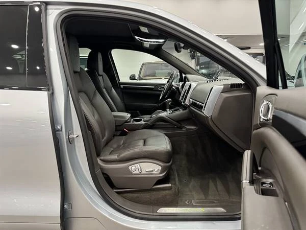 2017 Porsche 958 Cayenne S - Image 9 of 20