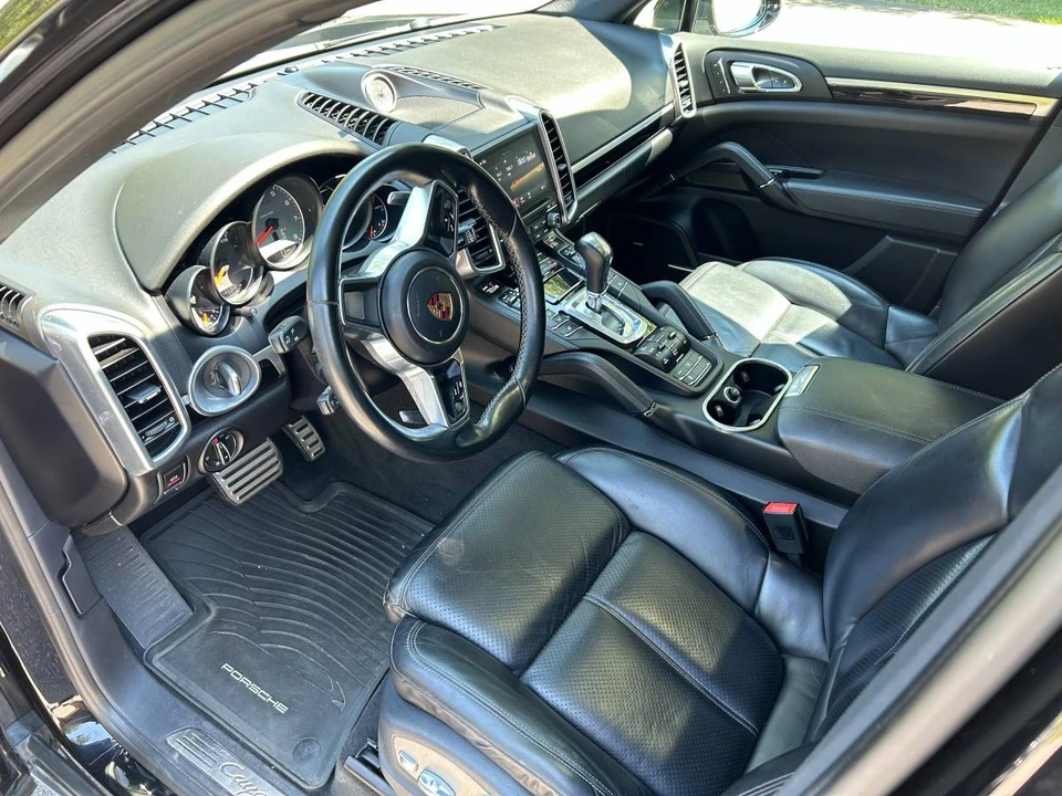 2017 Porsche 958 Cayenne S - Image 13 of 17