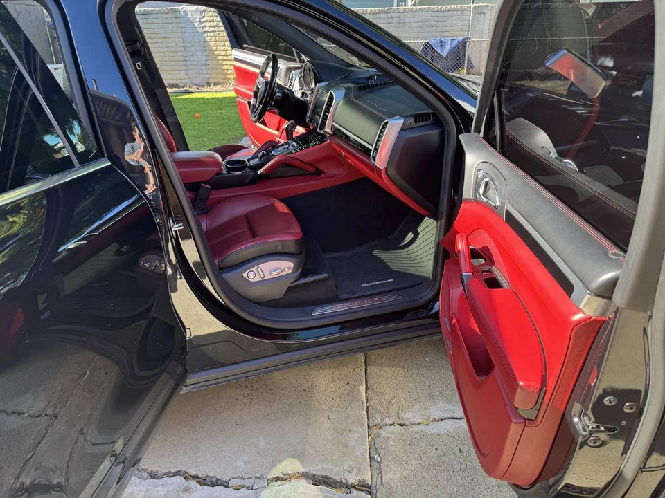 2017 Porsche 958 Cayenne S - Image 10 of 15
