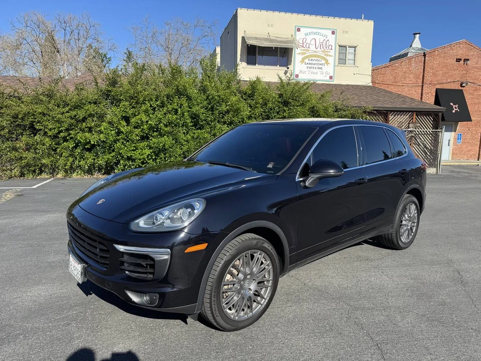 2017 Porsche 958 Cayenne S - Image 2 of 15