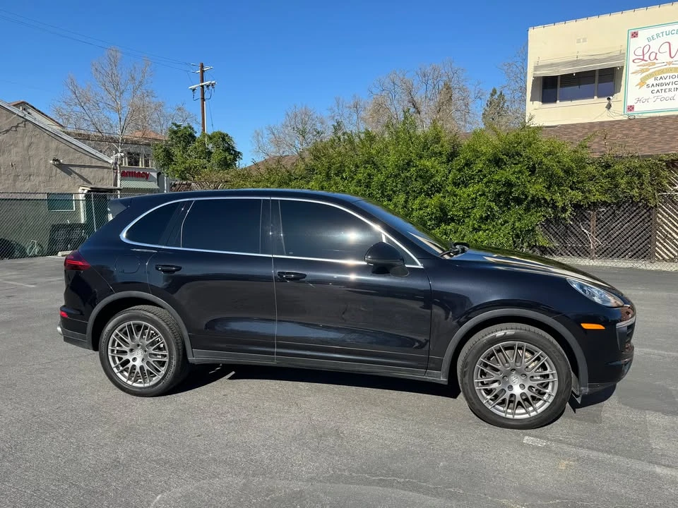 2017 Porsche 958 Cayenne S - Image 9 of 15
