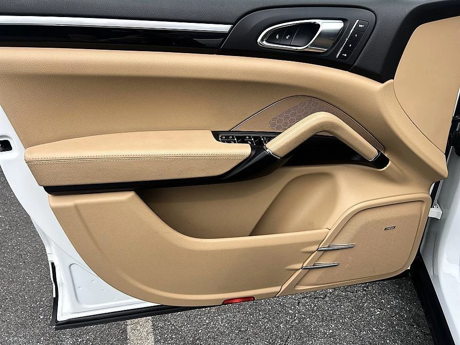 2017 Porsche 958 Cayenne S - Image 16 of 19