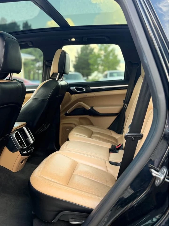 2017 Porsche 958 Cayenne S - Image 10 of 12