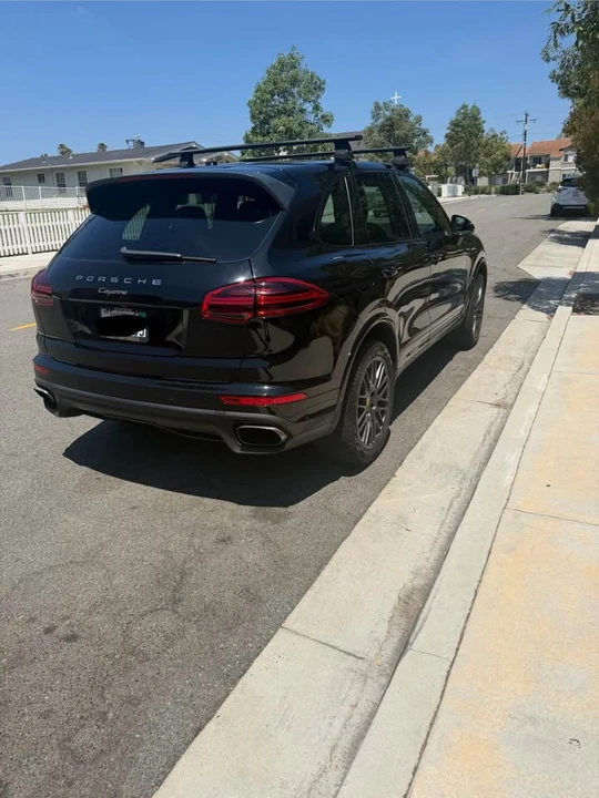 2017 Porsche 958 Cayenne S - Image 4 of 11