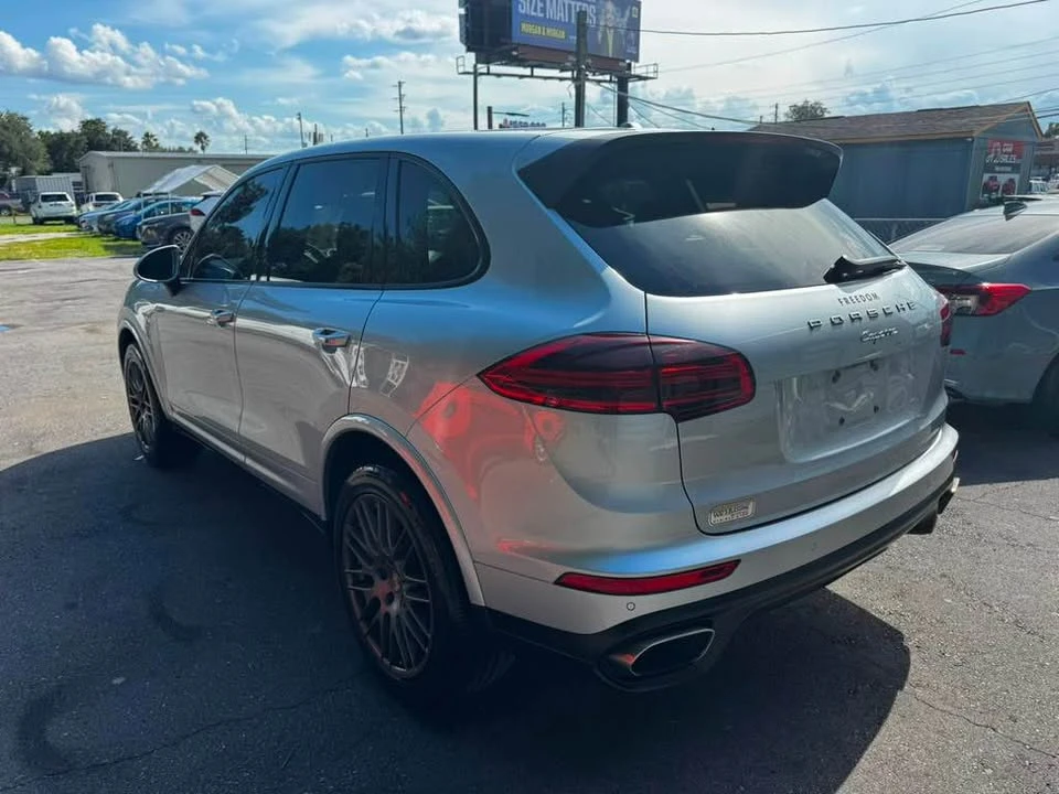 2017 Porsche 958 Cayenne S - Image 3 of 18
