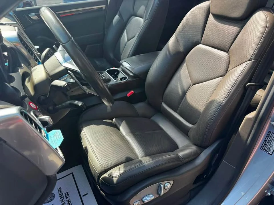 2017 Porsche 958 Cayenne S - Image 13 of 18