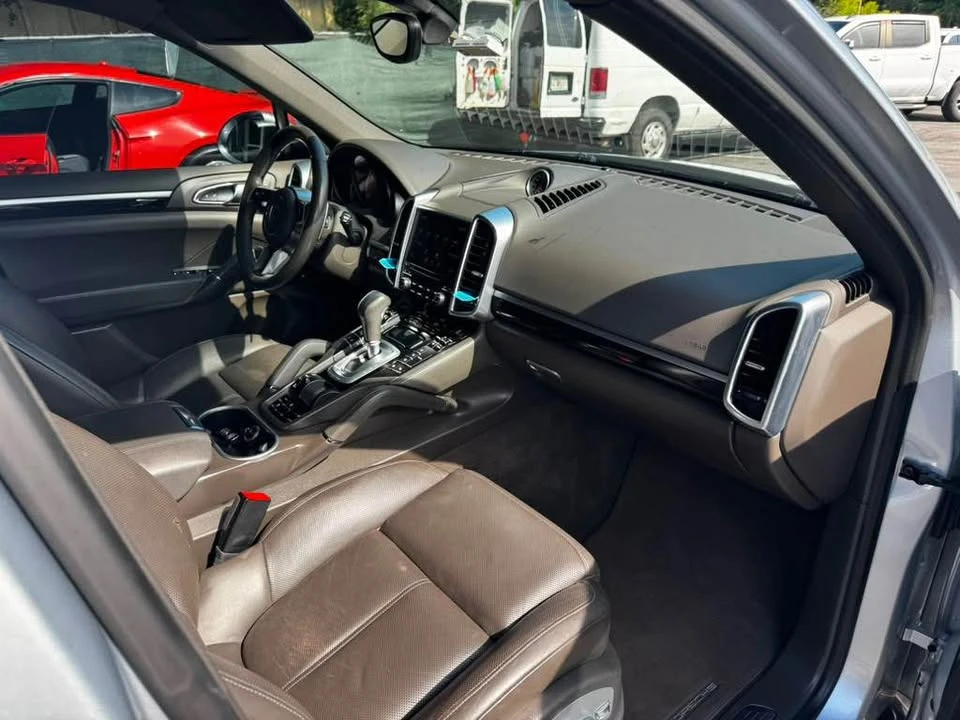 2017 Porsche 958 Cayenne S - Image 12 of 18