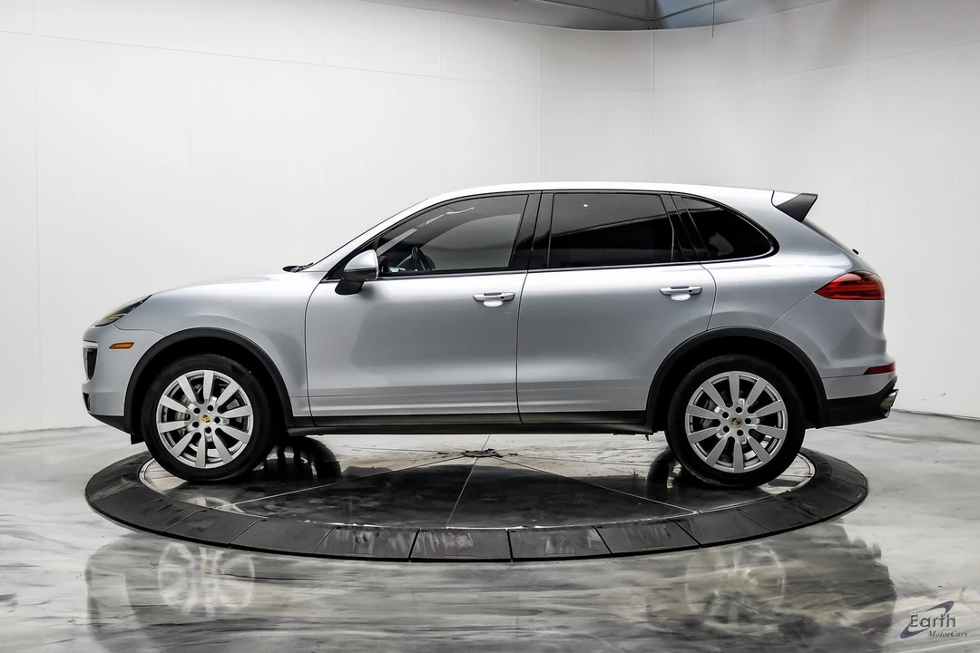 2017 Porsche 958 Cayenne S - Image 5 of 12