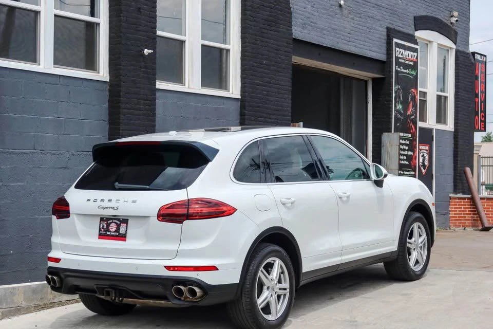 2017 Porsche 958 Cayenne S - Image 4 of 17