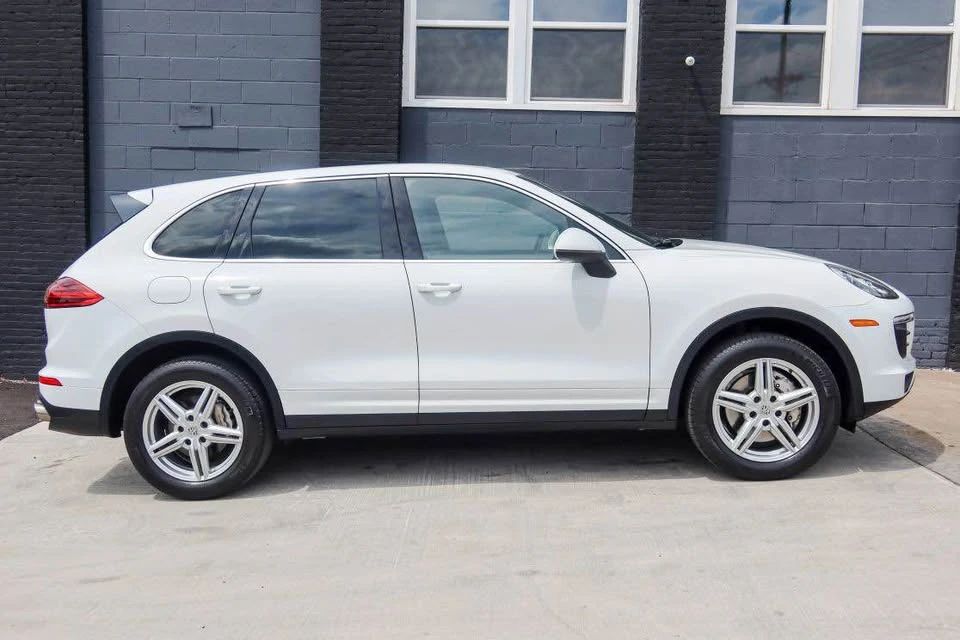 2017 Porsche 958 Cayenne S - Image 6 of 17