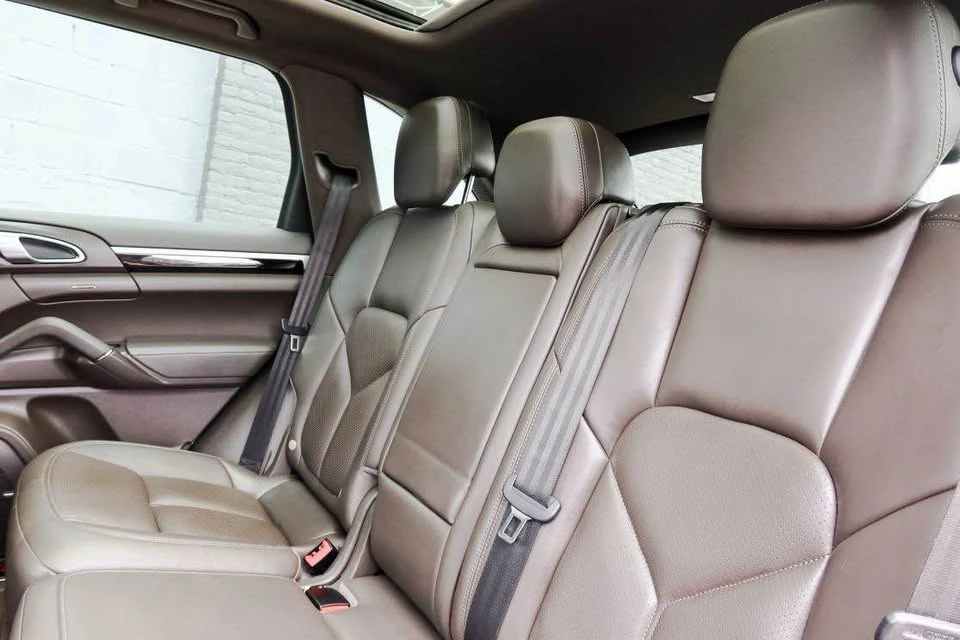 2017 Porsche 958 Cayenne S - Image 16 of 17