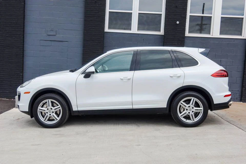 2017 Porsche 958 Cayenne S - Image 5 of 17