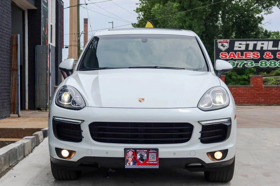 2017 Porsche 958 Cayenne S - Image 2 of 17