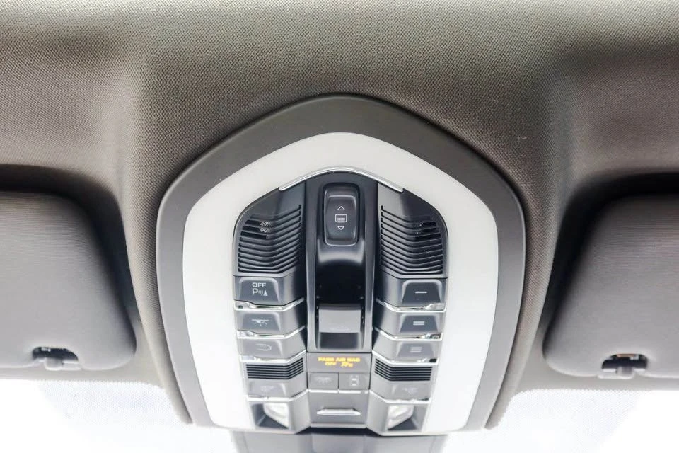 2017 Porsche 958 Cayenne S - Image 15 of 17