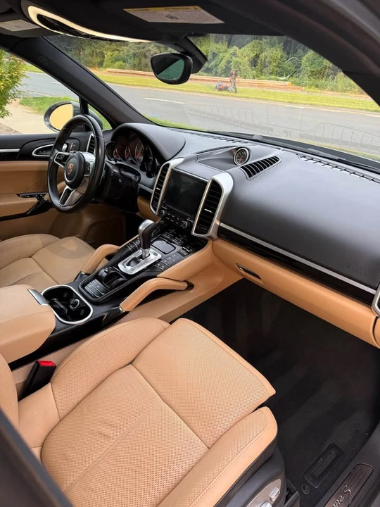 2017 Porsche 958 Cayenne S - Image 17 of 19