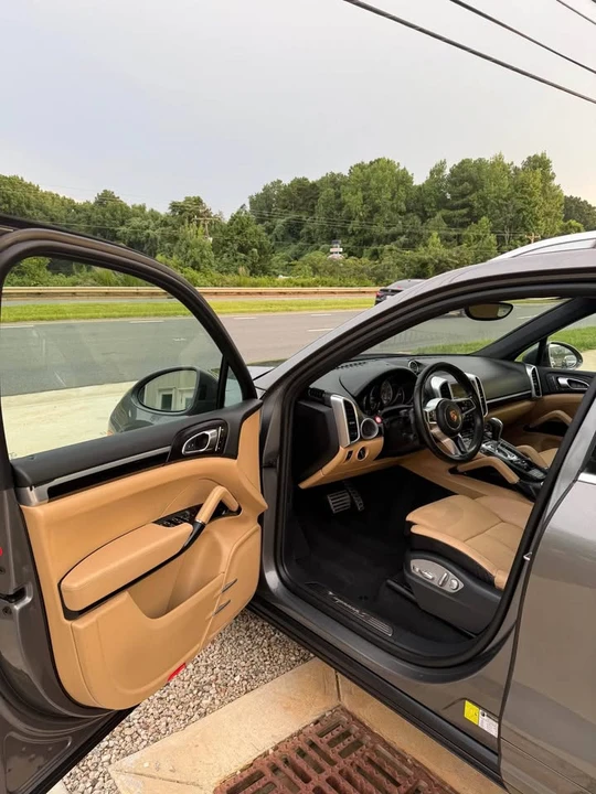 2017 Porsche 958 Cayenne S - Image 6 of 19