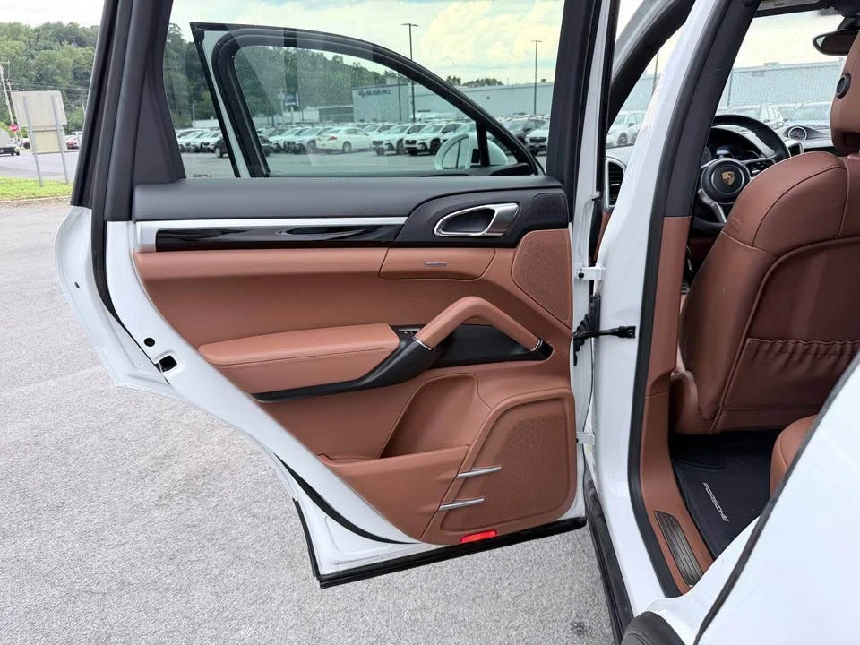 2017 Porsche 958 Cayenne S - Image 10 of 11