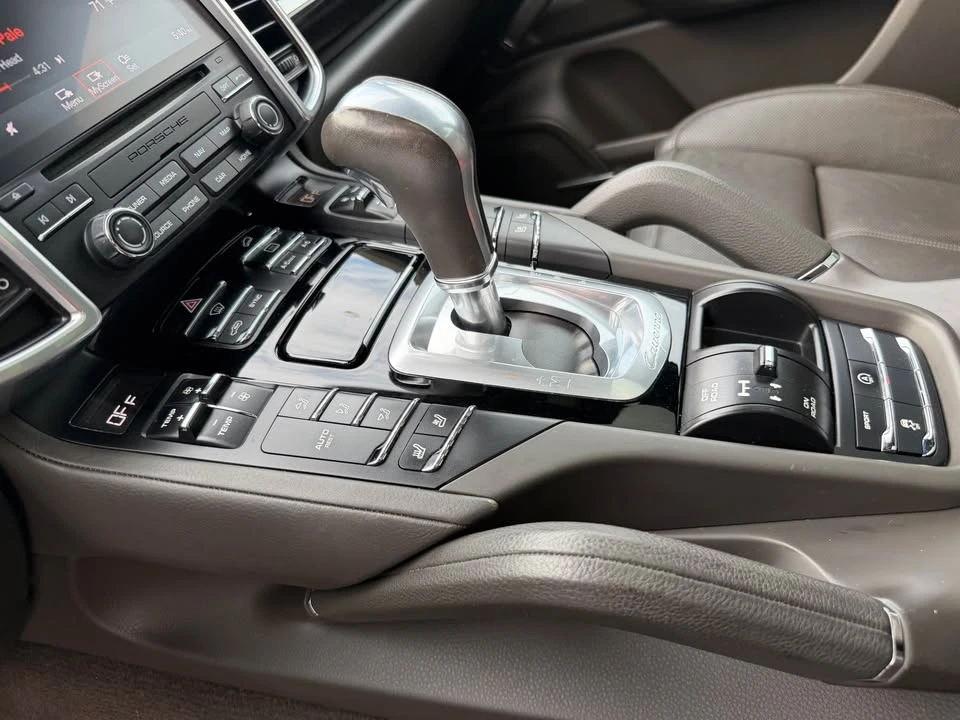 2017 Porsche 958 Cayenne S - Image 6 of 16