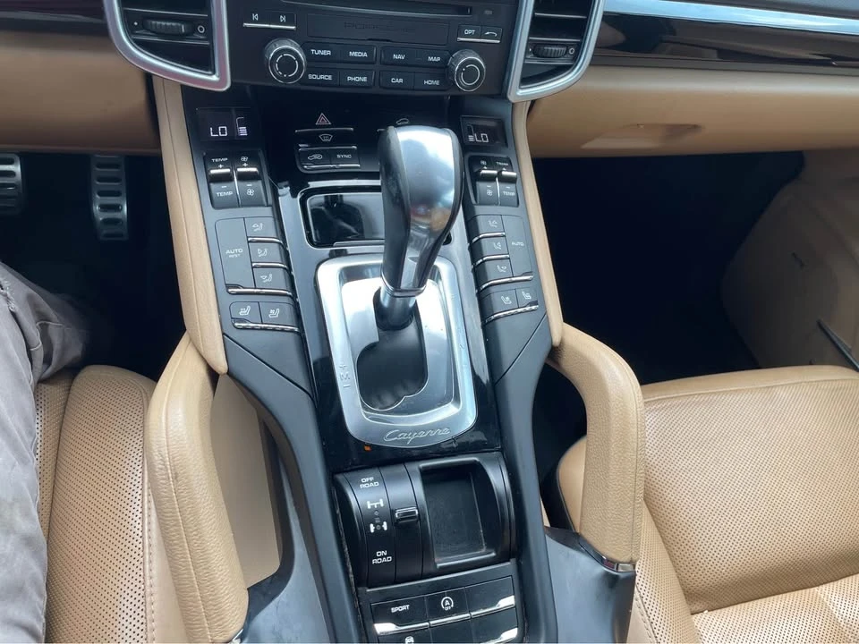 2017 Porsche 958 Cayenne S - Image 12 of 14