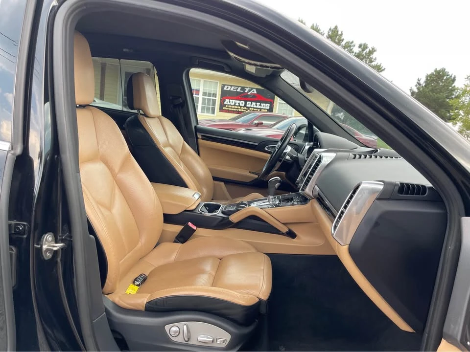 2017 Porsche 958 Cayenne S - Image 9 of 14