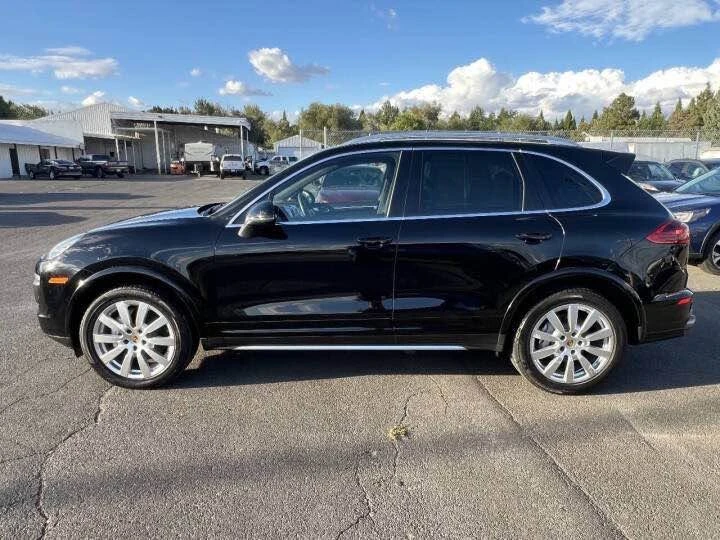 2017 Porsche 958 Cayenne S - Image 2 of 10