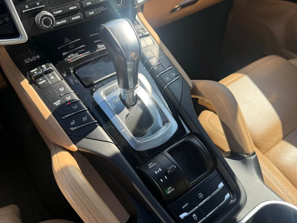 2017 Porsche 958 Cayenne S - Image 16 of 20