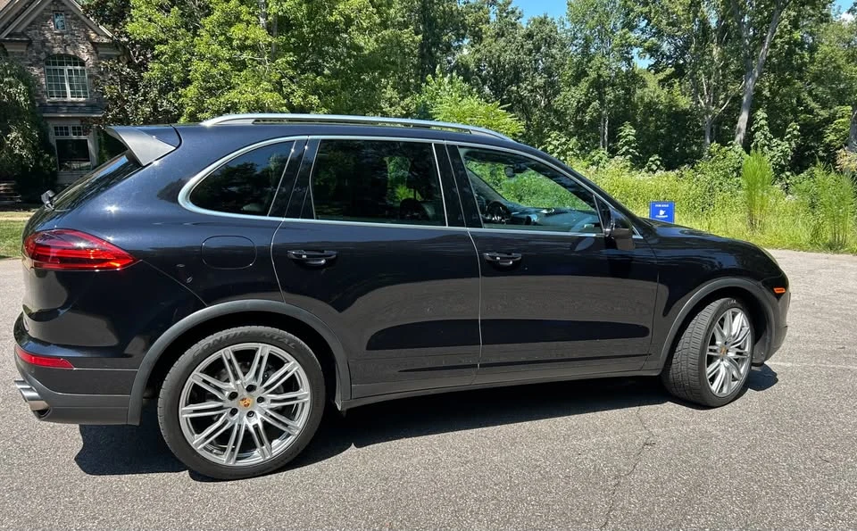 2017 Porsche 958 Cayenne S - Image 10 of 17