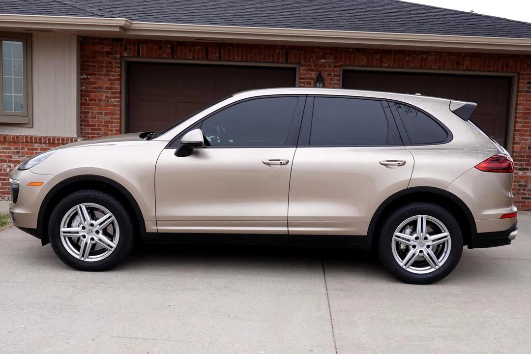 2017 Porsche 958 Cayenne S - Image 3 of 9