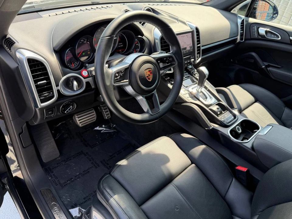 2017 Porsche 958 Cayenne S - Image 4 of 5