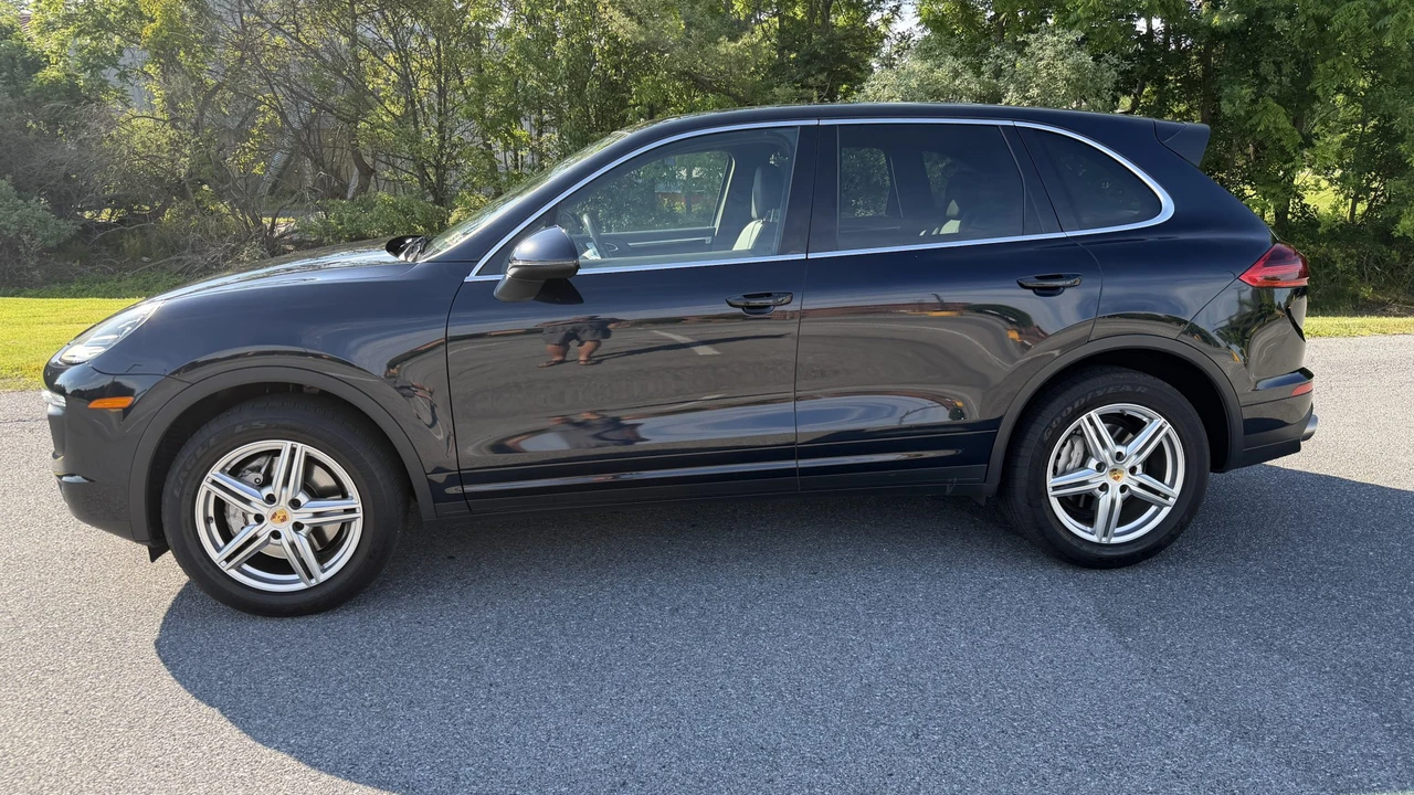 2017 Porsche 958 Cayenne S - Image 11 of 31
