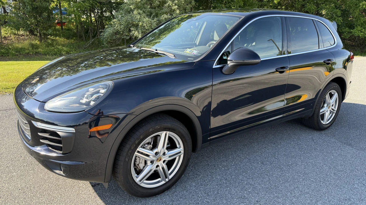2017 Porsche 958 Cayenne S - Image 2 of 31