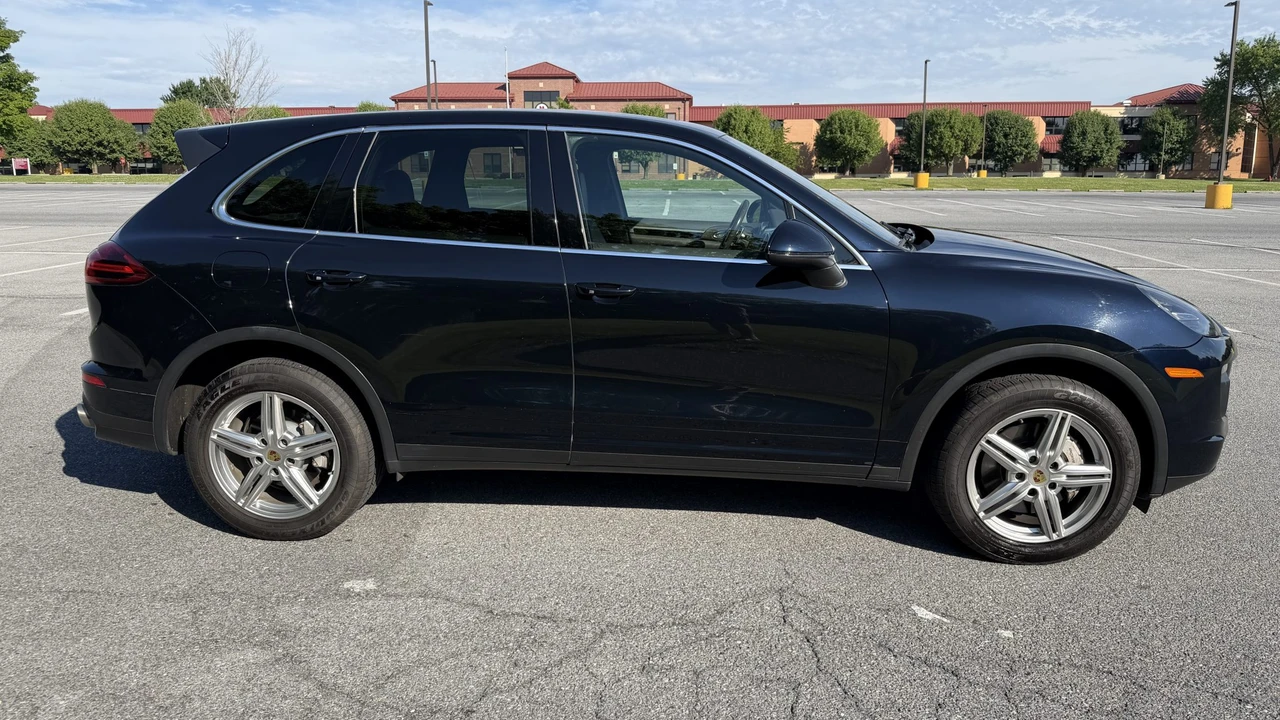 2017 Porsche 958 Cayenne S - Image 7 of 31