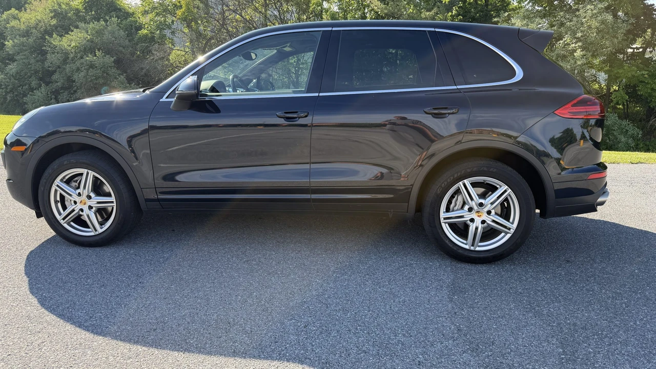 2017 Porsche 958 Cayenne S - Image 12 of 31
