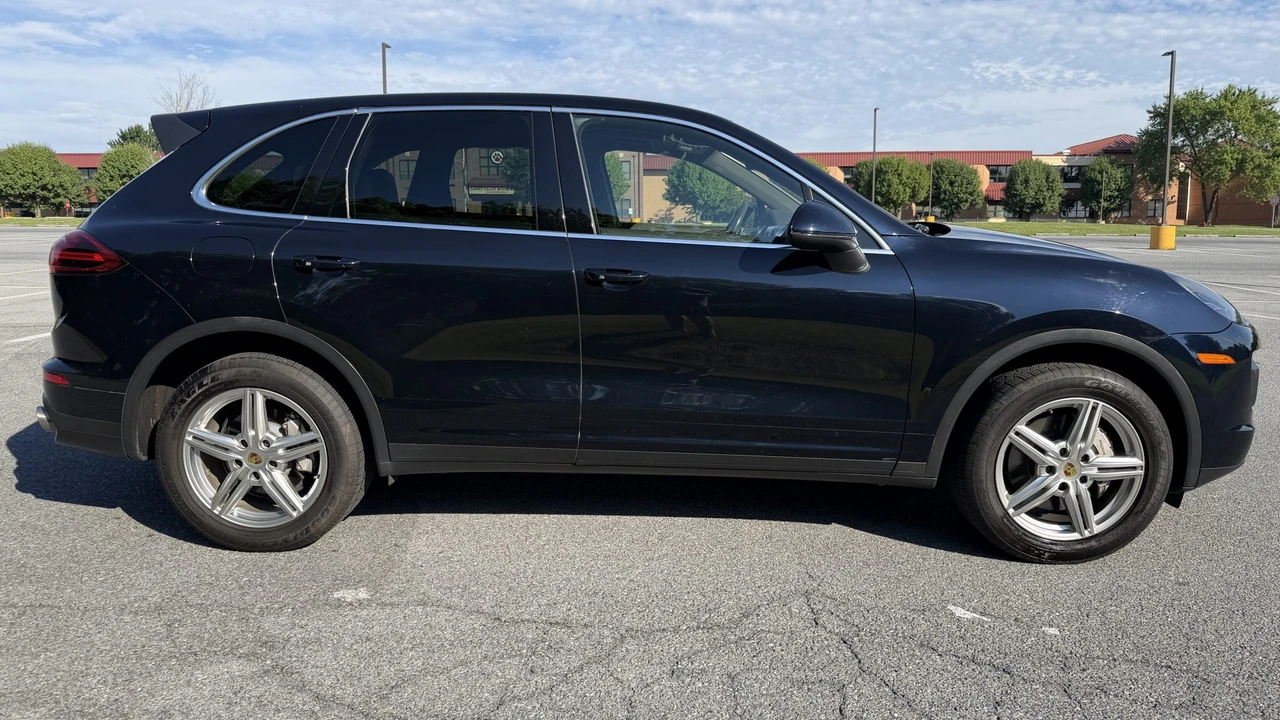 2017 Porsche 958 Cayenne S - Image 8 of 31