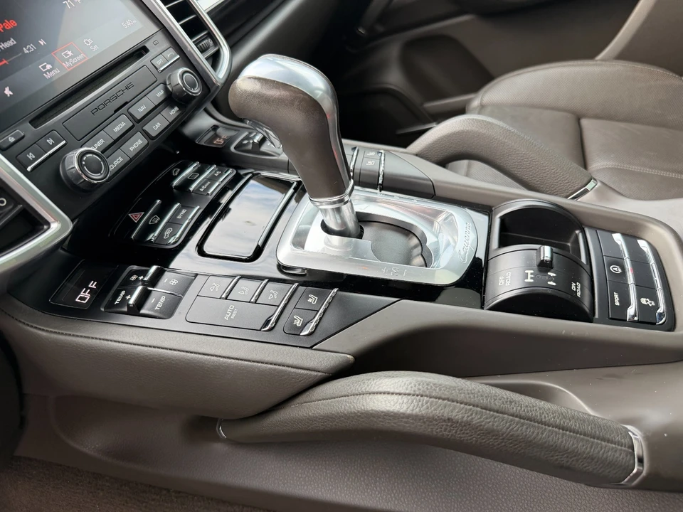 2017 Porsche 958 Cayenne S - Image 8 of 21
