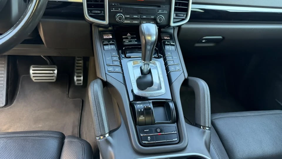 2017 Porsche 958 Cayenne S - Image 10 of 20