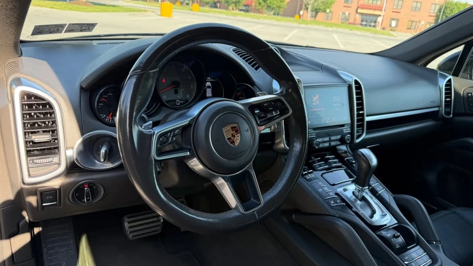 2017 Porsche 958 Cayenne S - Image 9 of 20